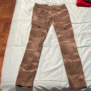 Low cut camo pants